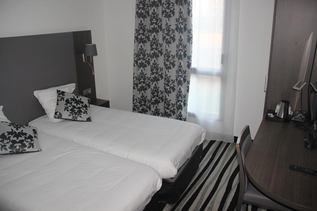 Kyriad Saint Quentin En Yvelines - Montigny Экстерьер фото