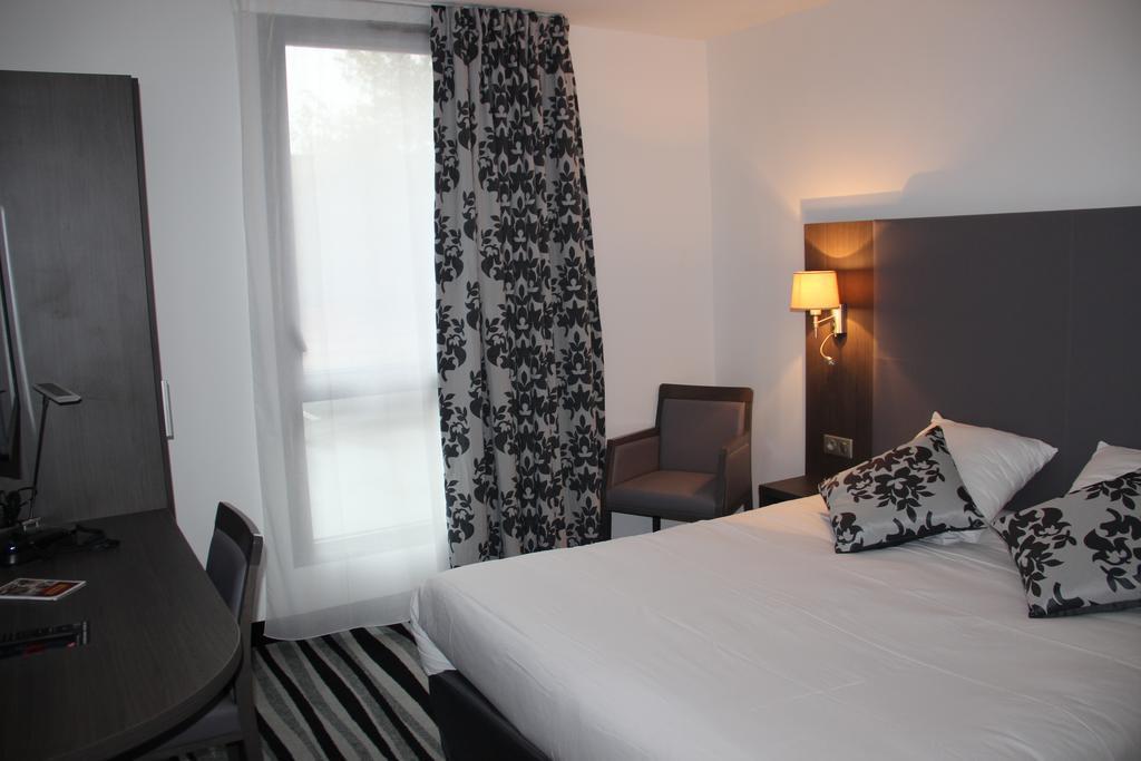 Kyriad Saint Quentin En Yvelines - Montigny Экстерьер фото