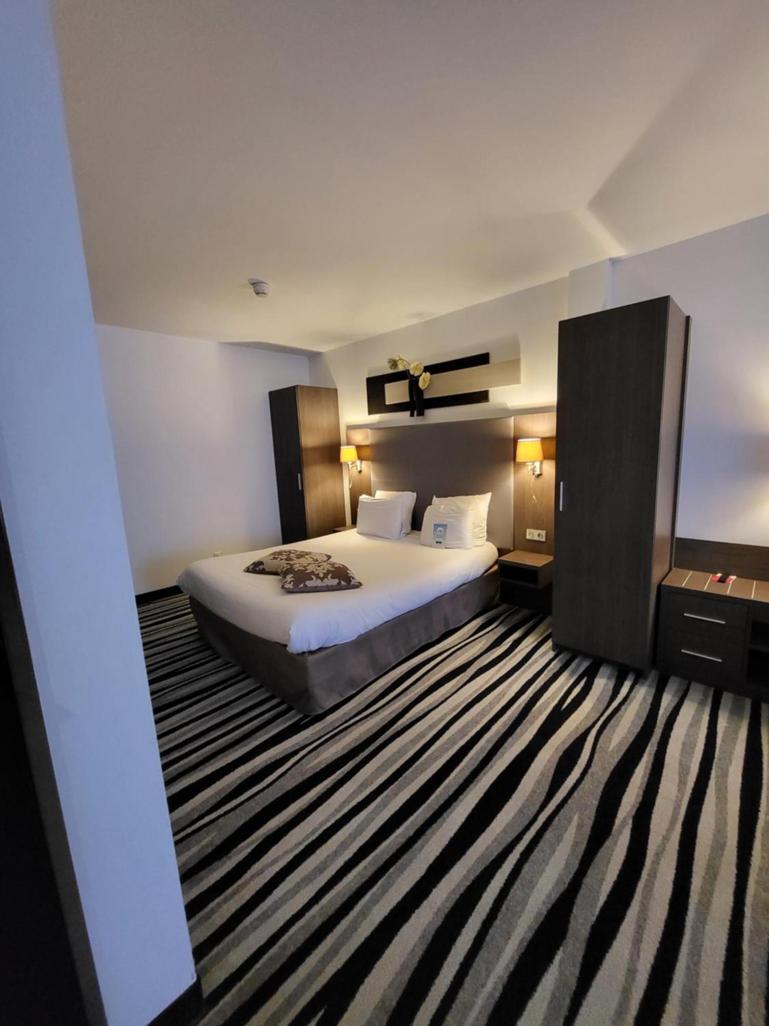 Kyriad Saint Quentin En Yvelines - Montigny Экстерьер фото