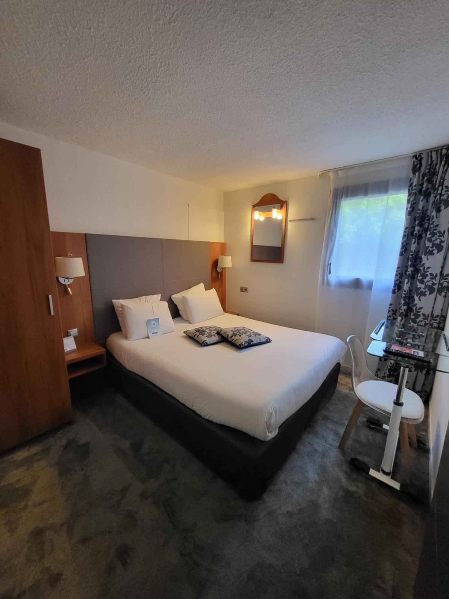 Kyriad Saint Quentin En Yvelines - Montigny Экстерьер фото