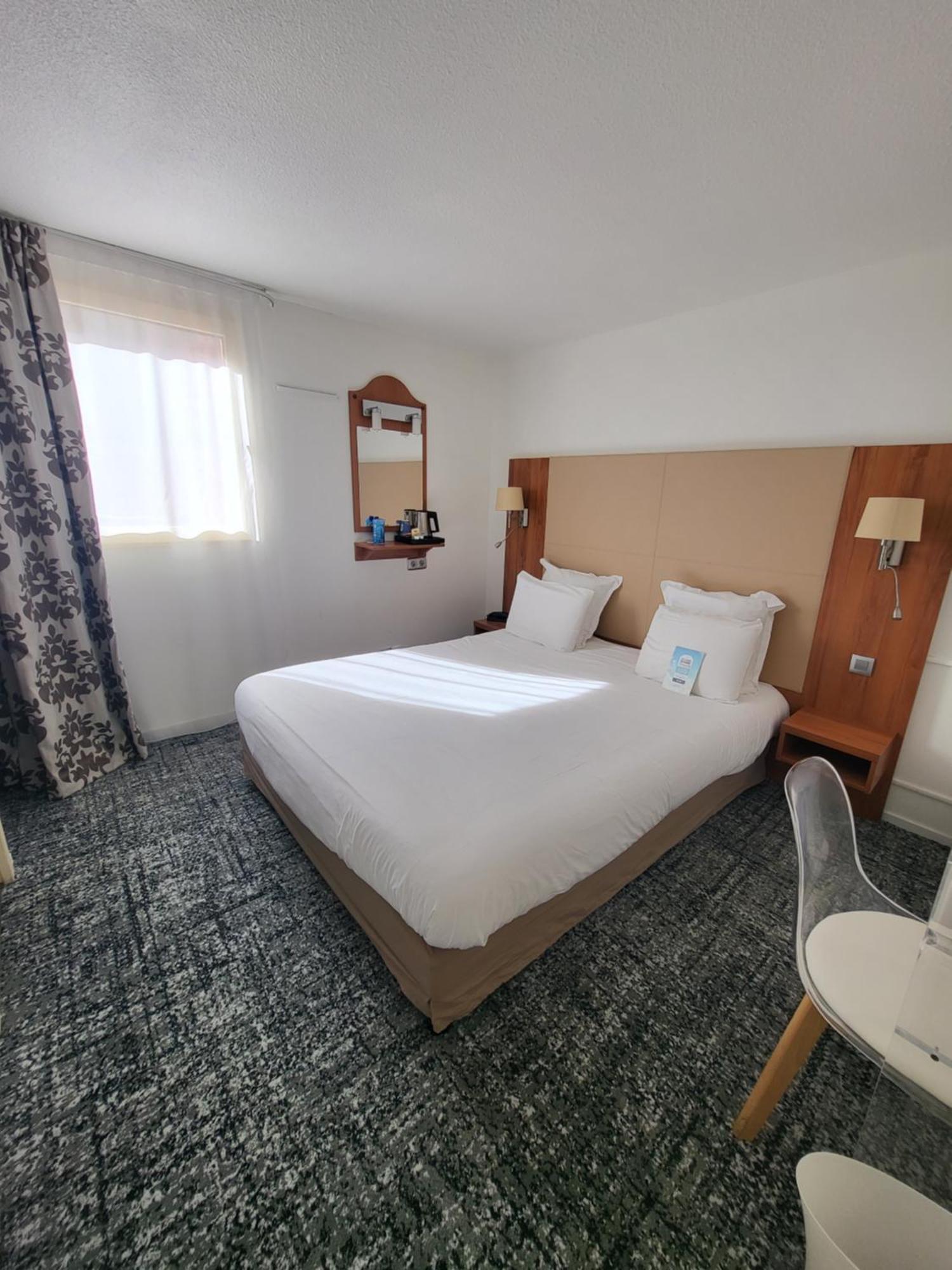 Kyriad Saint Quentin En Yvelines - Montigny Экстерьер фото