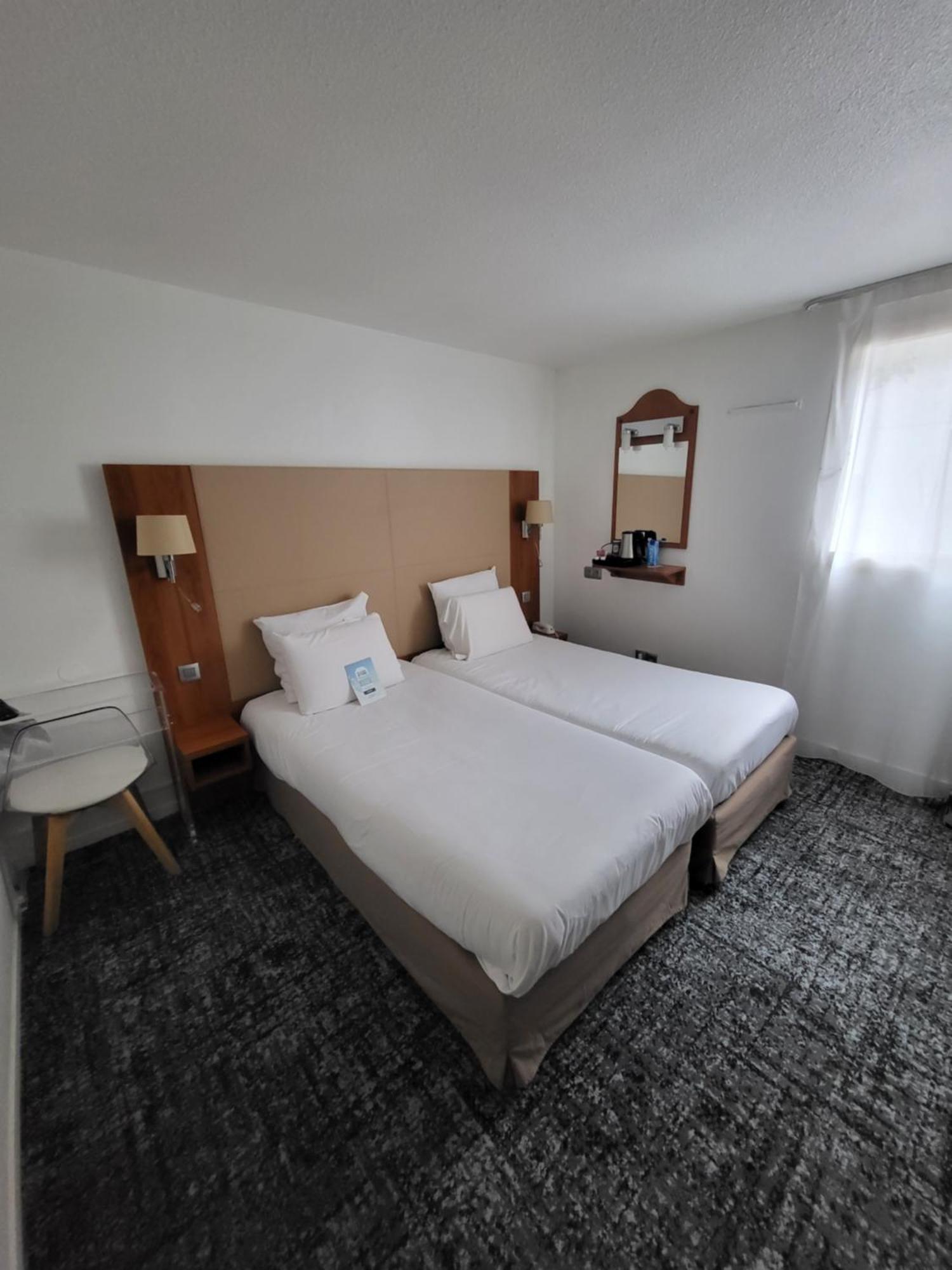 Kyriad Saint Quentin En Yvelines - Montigny Экстерьер фото