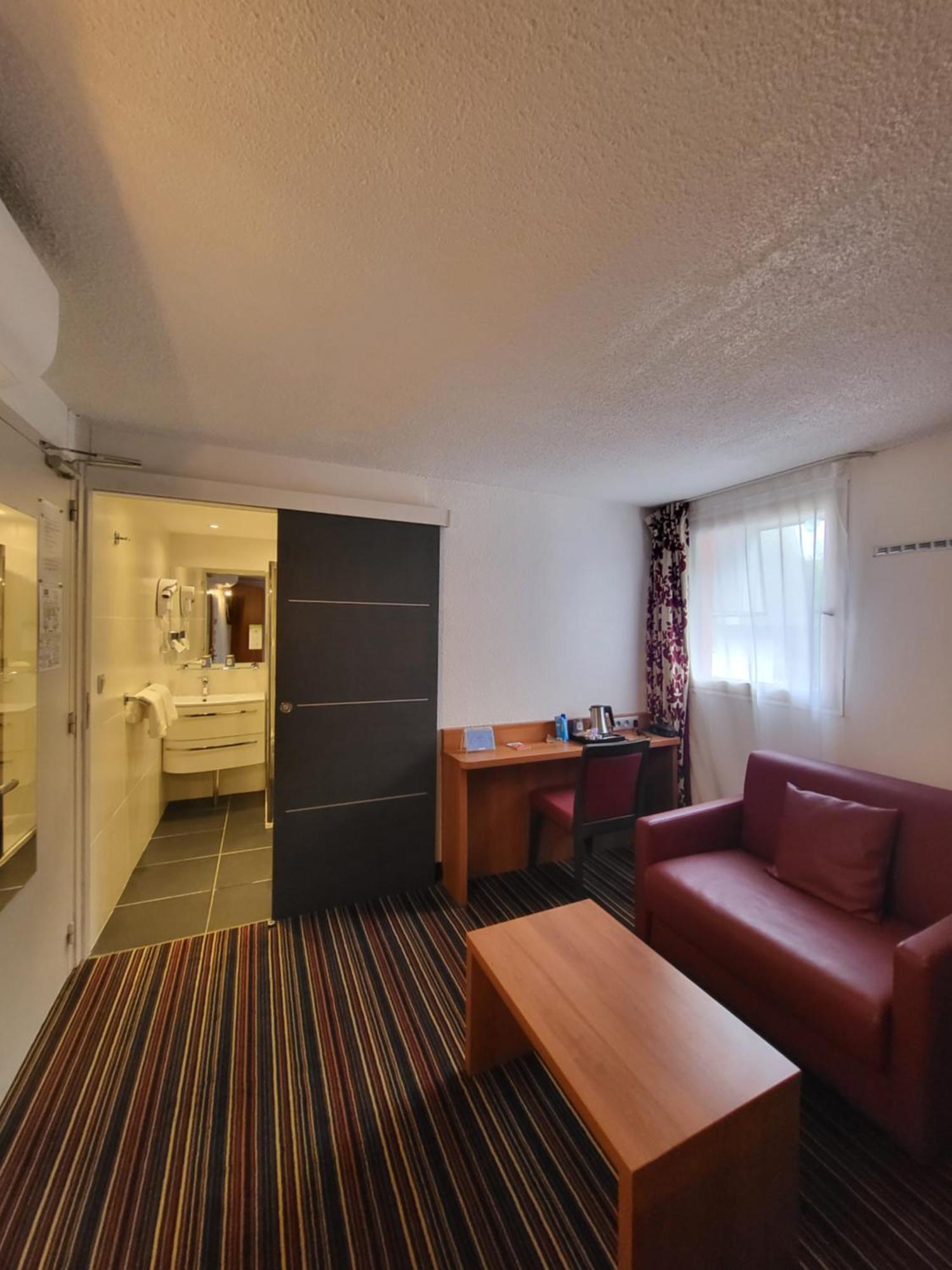 Kyriad Saint Quentin En Yvelines - Montigny Экстерьер фото
