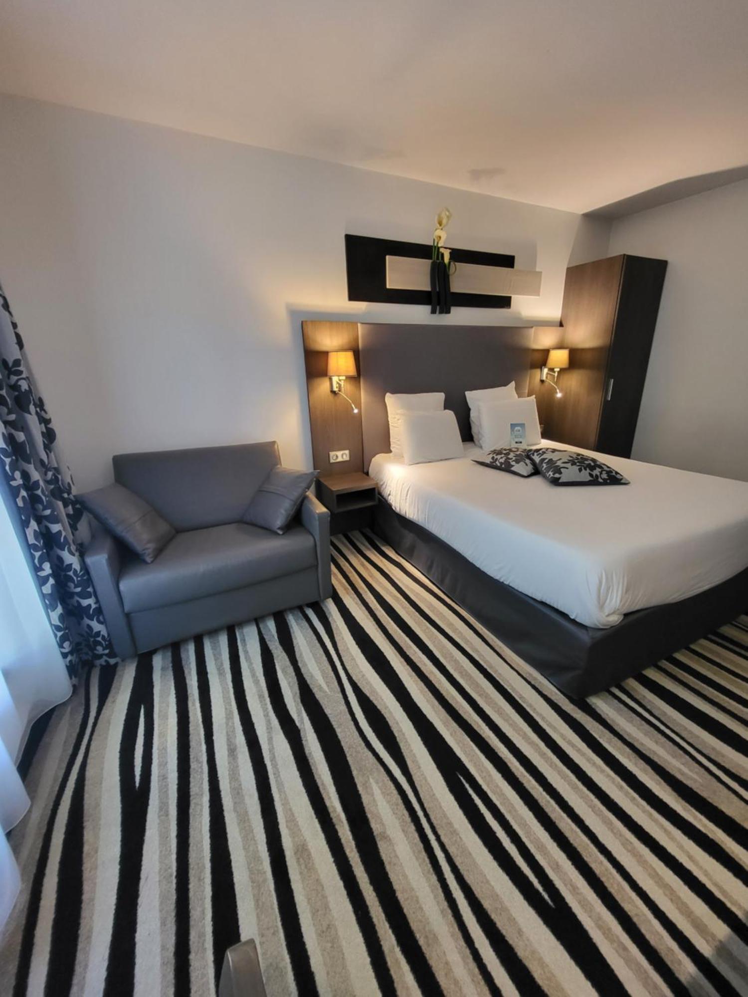 Kyriad Saint Quentin En Yvelines - Montigny Экстерьер фото
