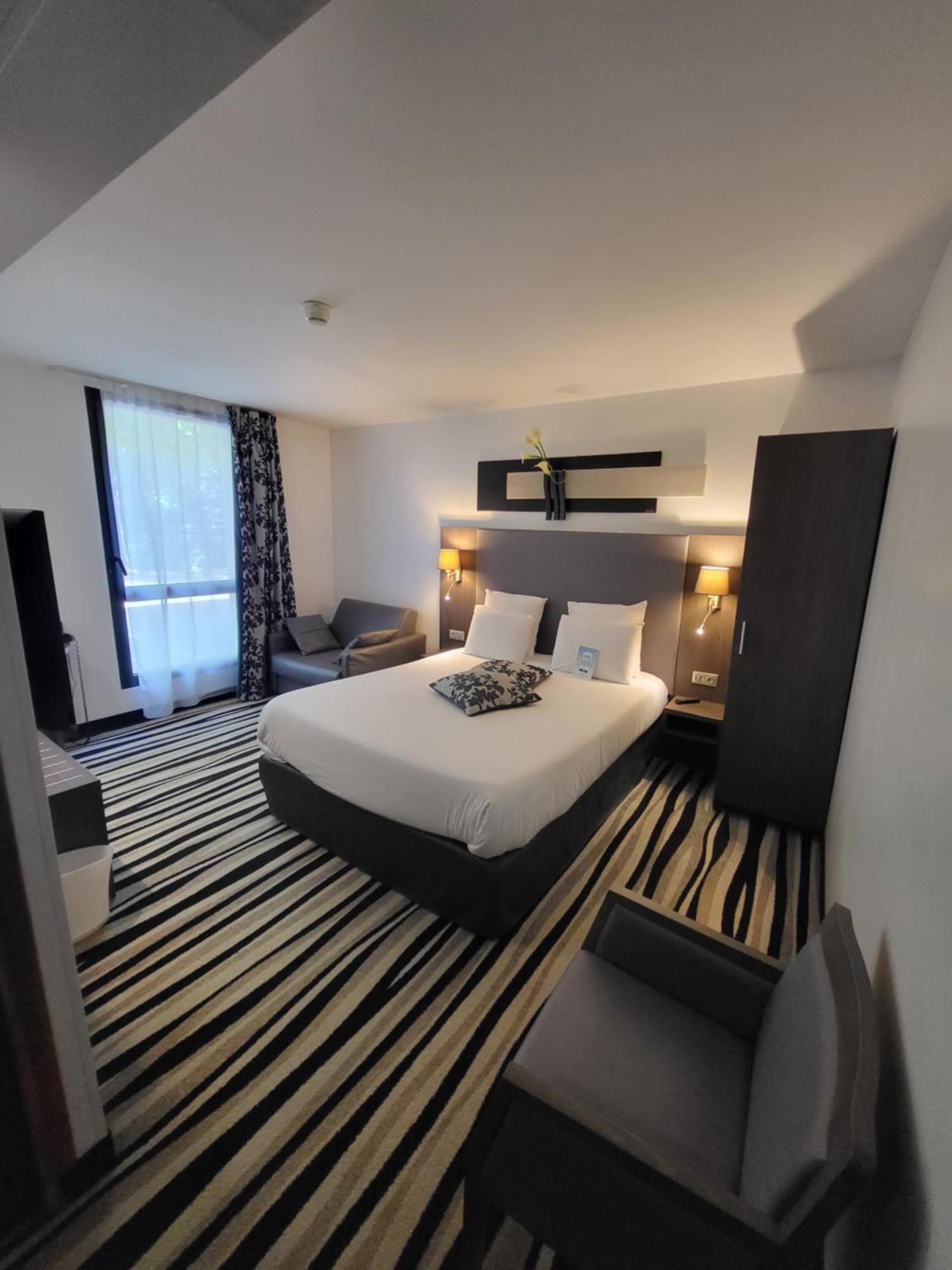 Kyriad Saint Quentin En Yvelines - Montigny Экстерьер фото