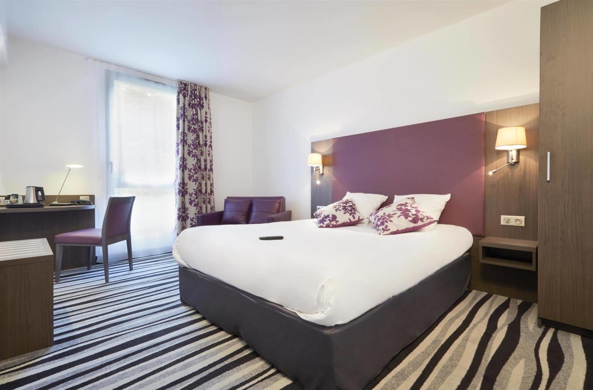 Kyriad Saint Quentin En Yvelines - Montigny Экстерьер фото
