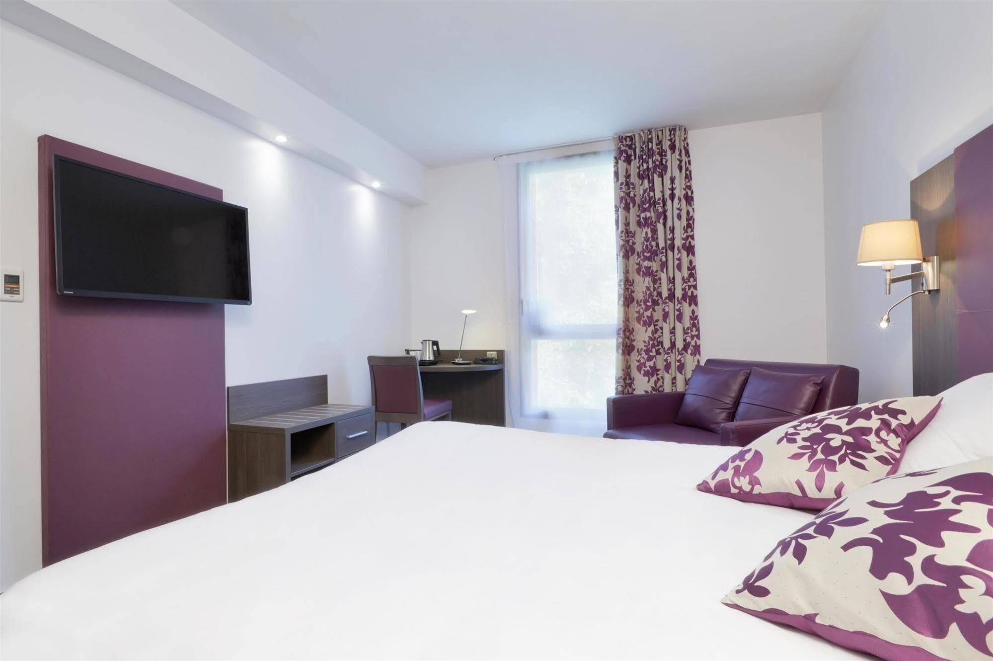 Kyriad Saint Quentin En Yvelines - Montigny Экстерьер фото