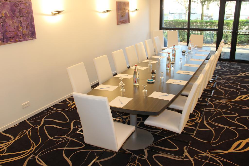 Kyriad Saint Quentin En Yvelines - Montigny Экстерьер фото
